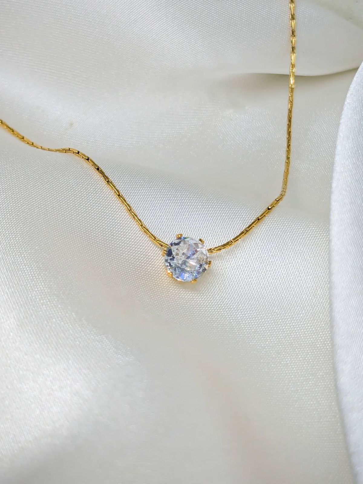 Inny Solitaire Glow Pendant