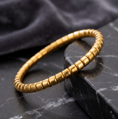 Inny Sleek Segment Gold Bracelet