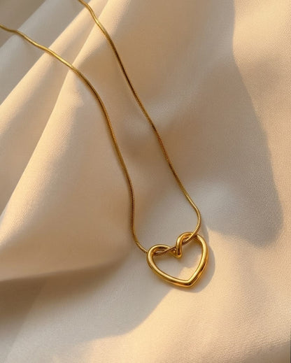 Gold Knotheart Pendant | 18 karat Gold Plated