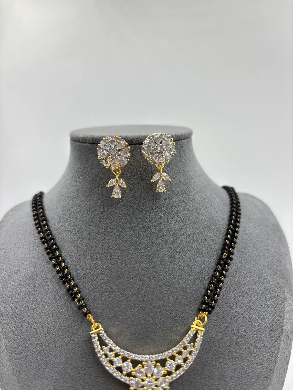 Inny Aara Flora Mangalsutra Set