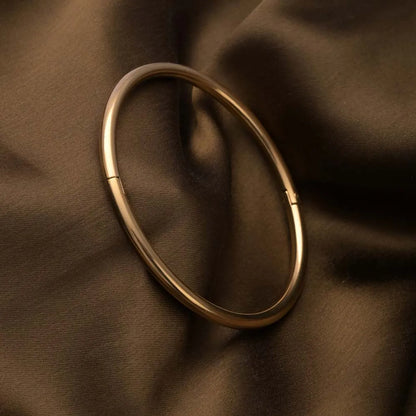 Inny Classic Sleek  Round Gold Bracelet
