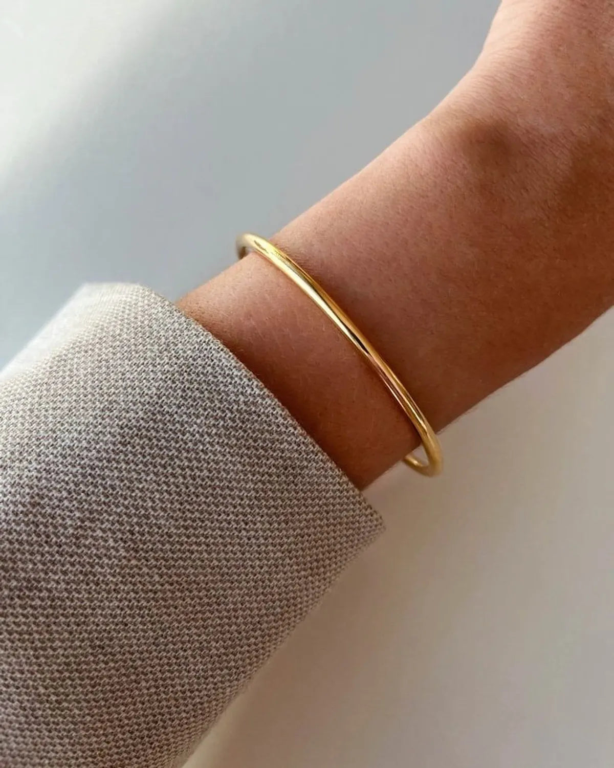 Inny Classic Sleek  Round Gold Bracelet