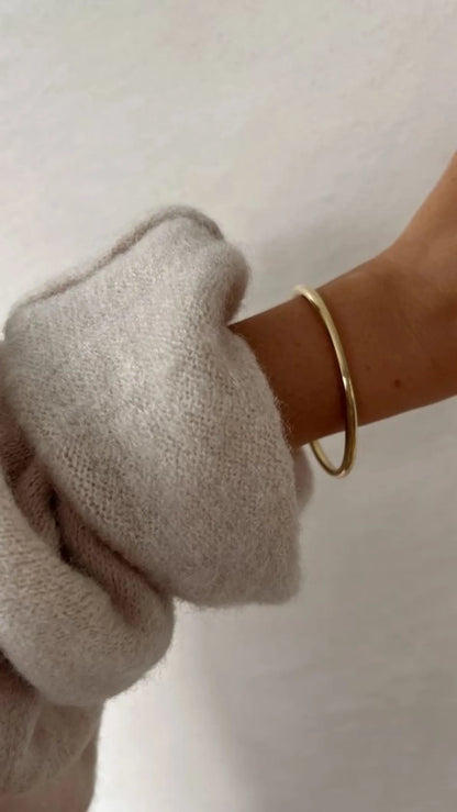 Inny Classic Sleek  Round Gold Bracelet