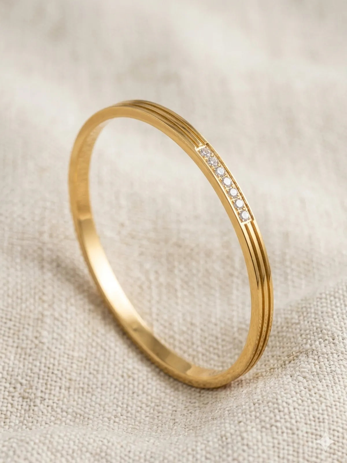 The Aura Ribbed Pavé Bangle