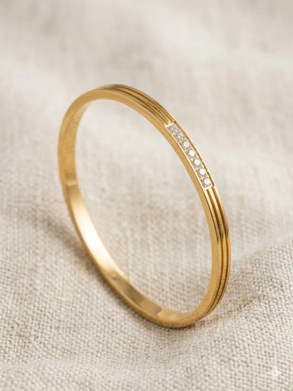 The Aura Ribbed Pavé Bangle