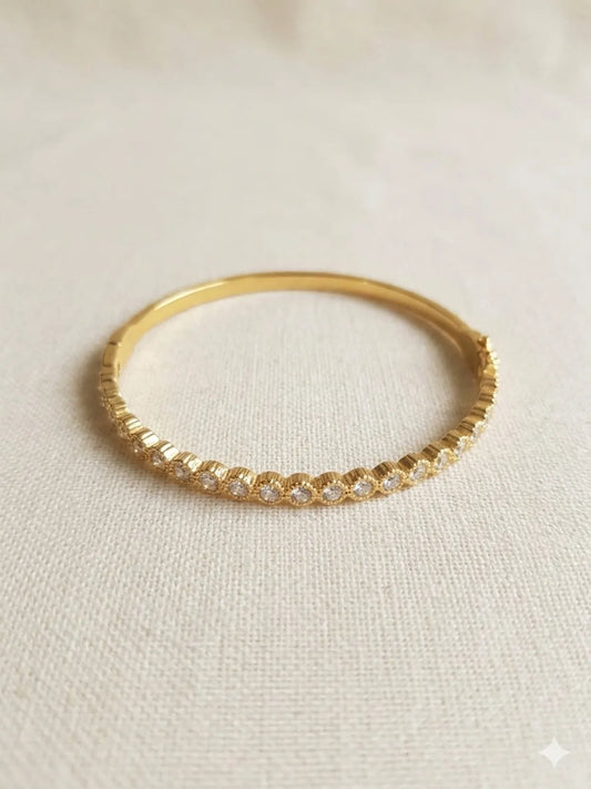 The Celeste Scalloped Eternity Bangle