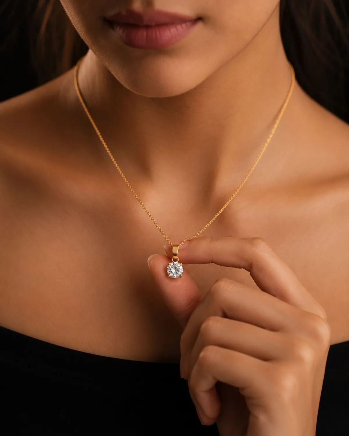 The Solitaire Étoile Pendant in  Gold