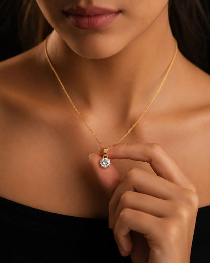 The Solitaire Étoile Pendant in  Gold
