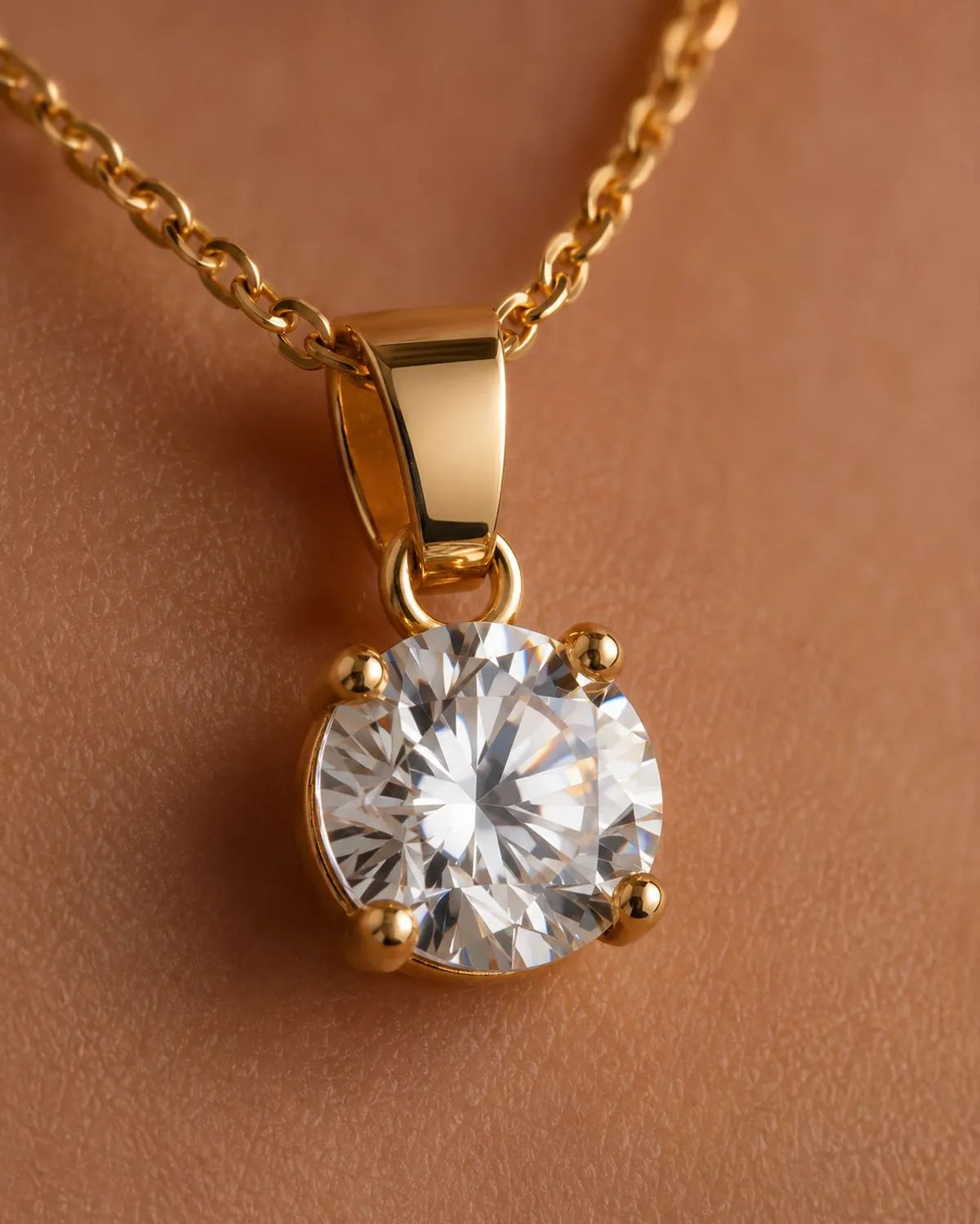 The Solitaire Étoile Pendant in  Gold
