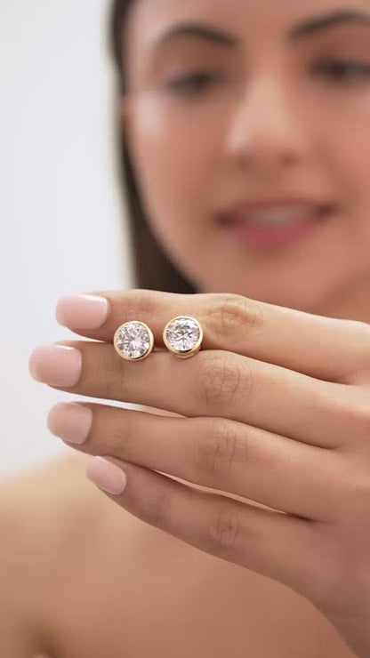 Inny Classic Glow Solitaire Studs