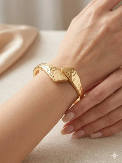 Inny Aurelia Hammered Luxe Cuff